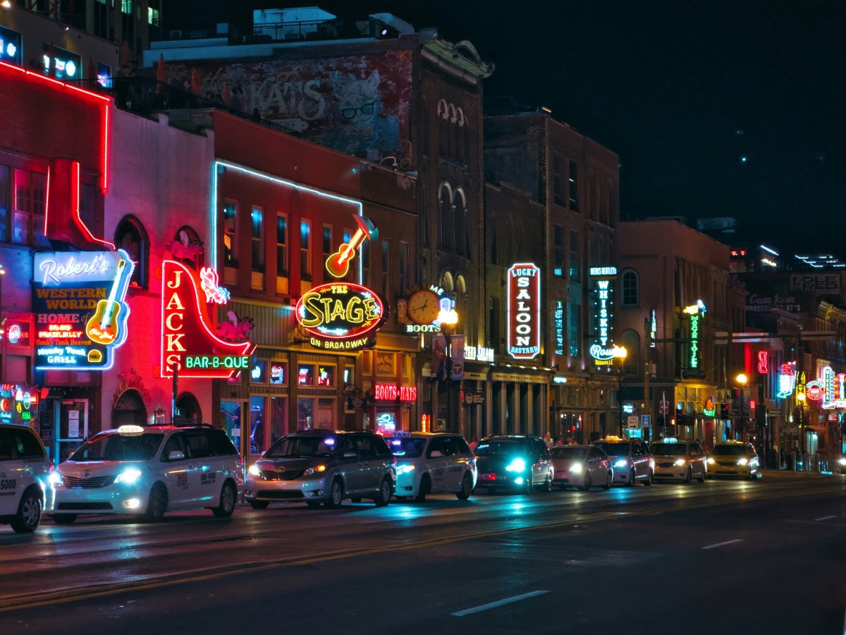 City Breaks Explorer - Nashville Weekend Guide - Top 10 Must-Do Experiences - Nashville Broadway Honky Tonk Line of Bars at Night City Breaks Explorer - Nashville Weekend Guide - Top 10 Must-Do Experiences - Nashville Broadway Honky Tonk Line of Bars at Night