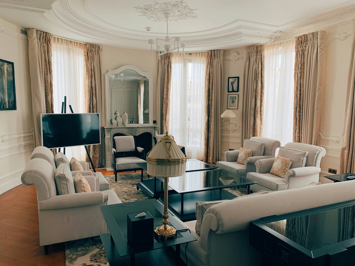 City Breaks Explorer - Paris Luxury Hotels - Luxury Hotel Room Living Area City Breaks Explorer - Paris Luxury Hotels - Luxury Hotel Room Living Area